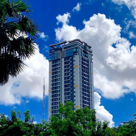 The View Serviced Residence 豪景日式酒店公寓 Phnom Penh Esterno foto
