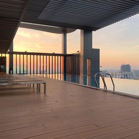 The View Serviced Residence 豪景日式酒店公寓 Phnom Penh Esterno foto