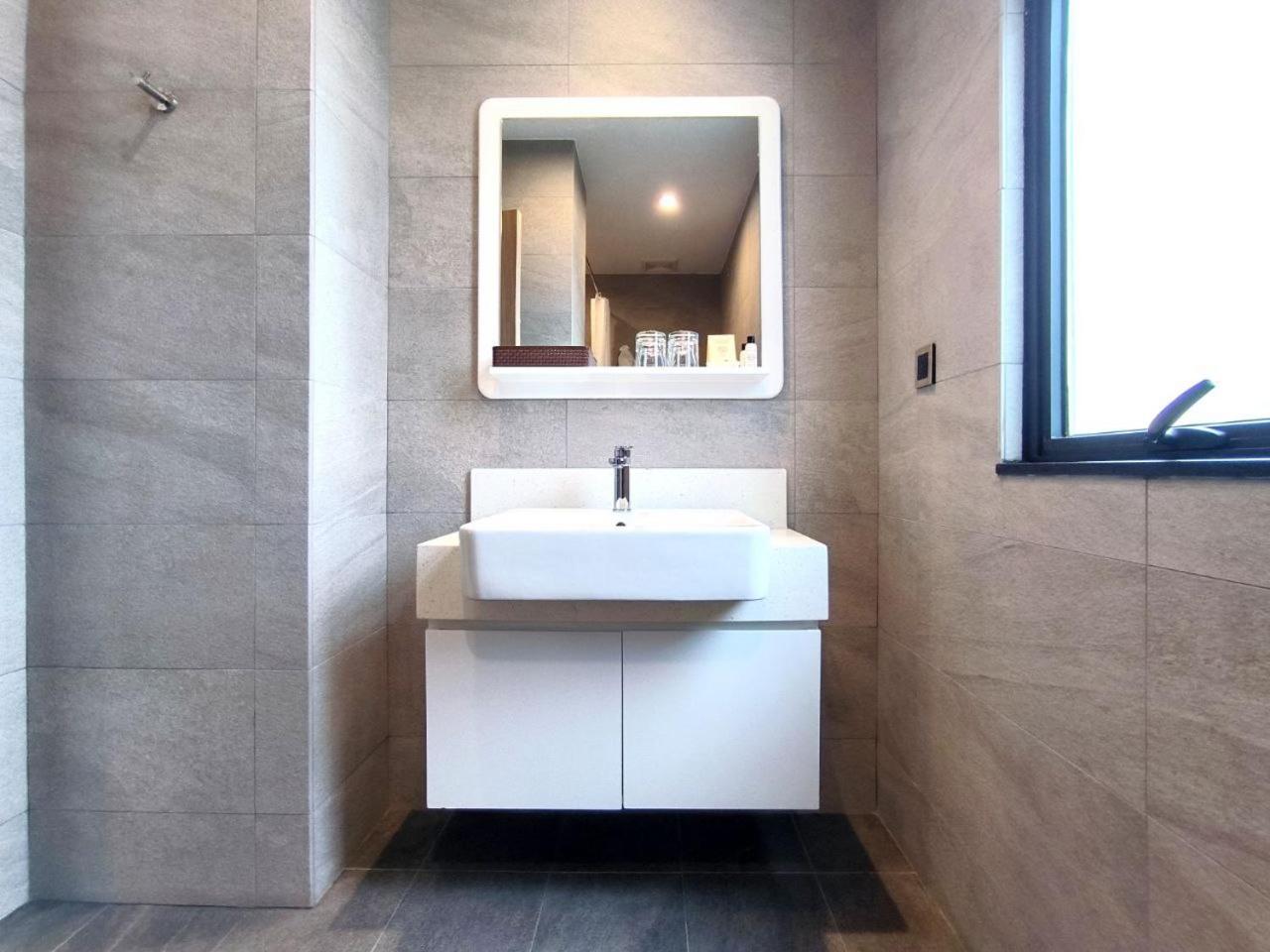 The View Serviced Residence 豪景日式酒店公寓 Phnom Penh Esterno foto
