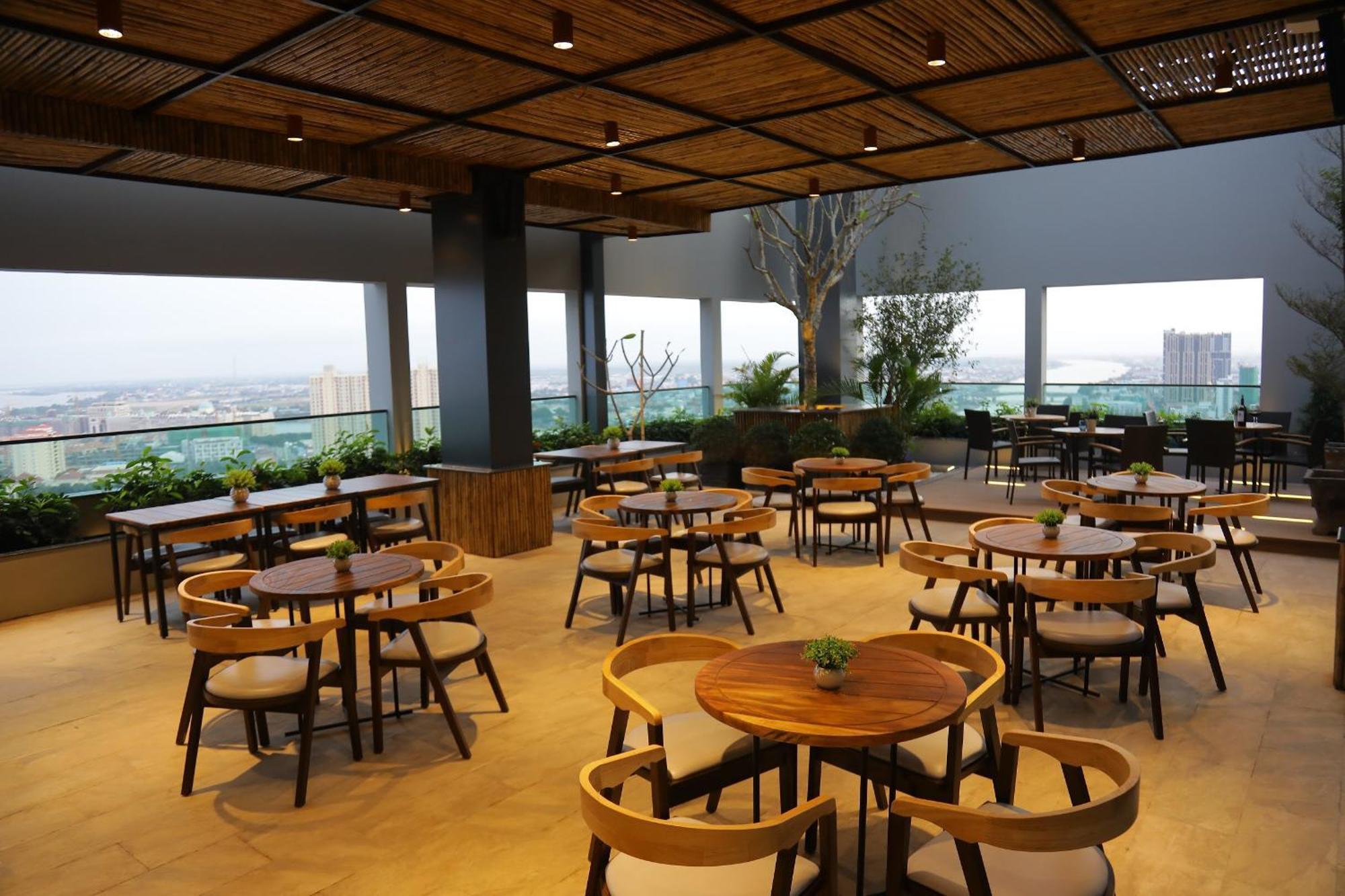 The View Serviced Residence 豪景日式酒店公寓 Phnom Penh Esterno foto