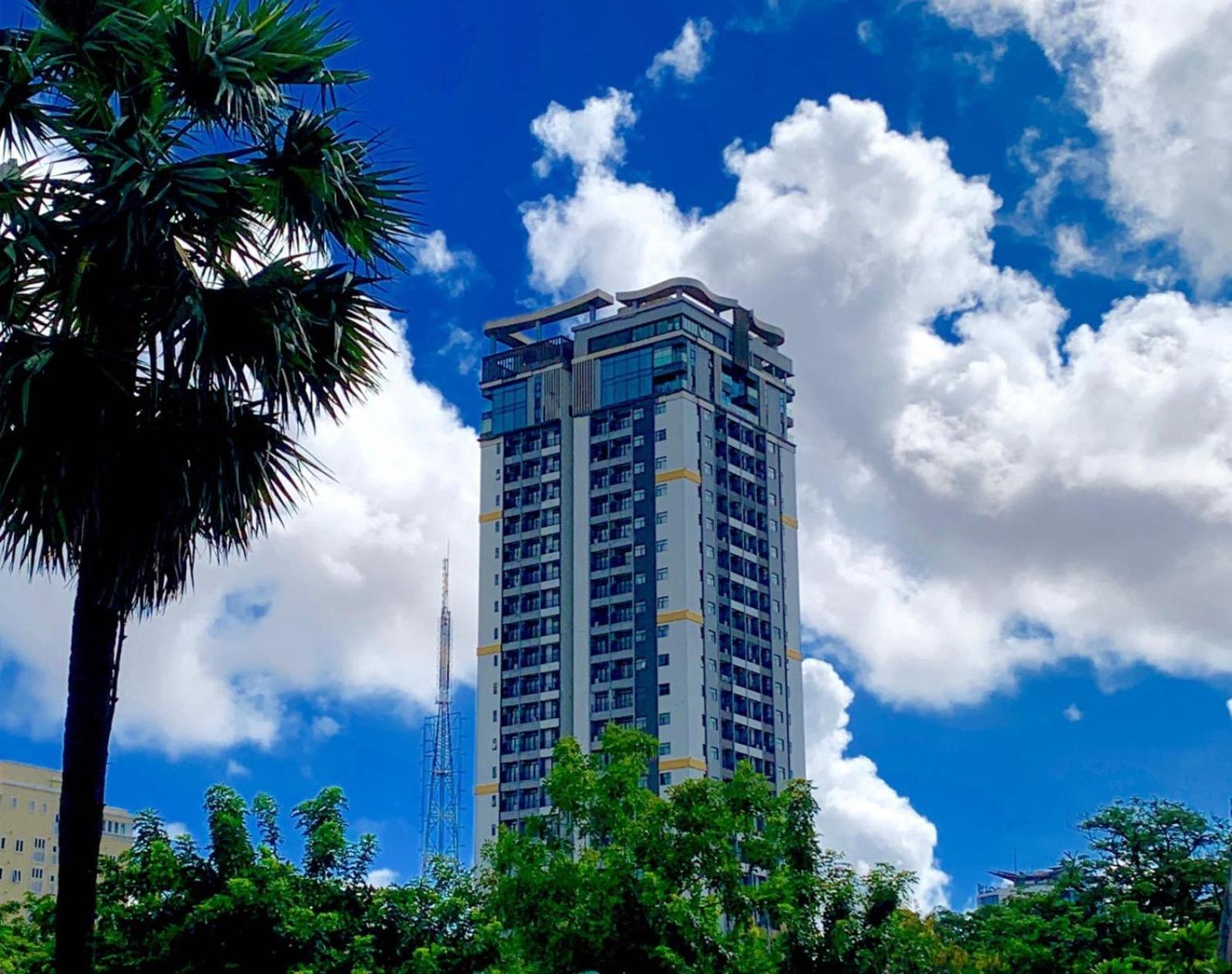 The View Serviced Residence 豪景日式酒店公寓 Phnom Penh Esterno foto