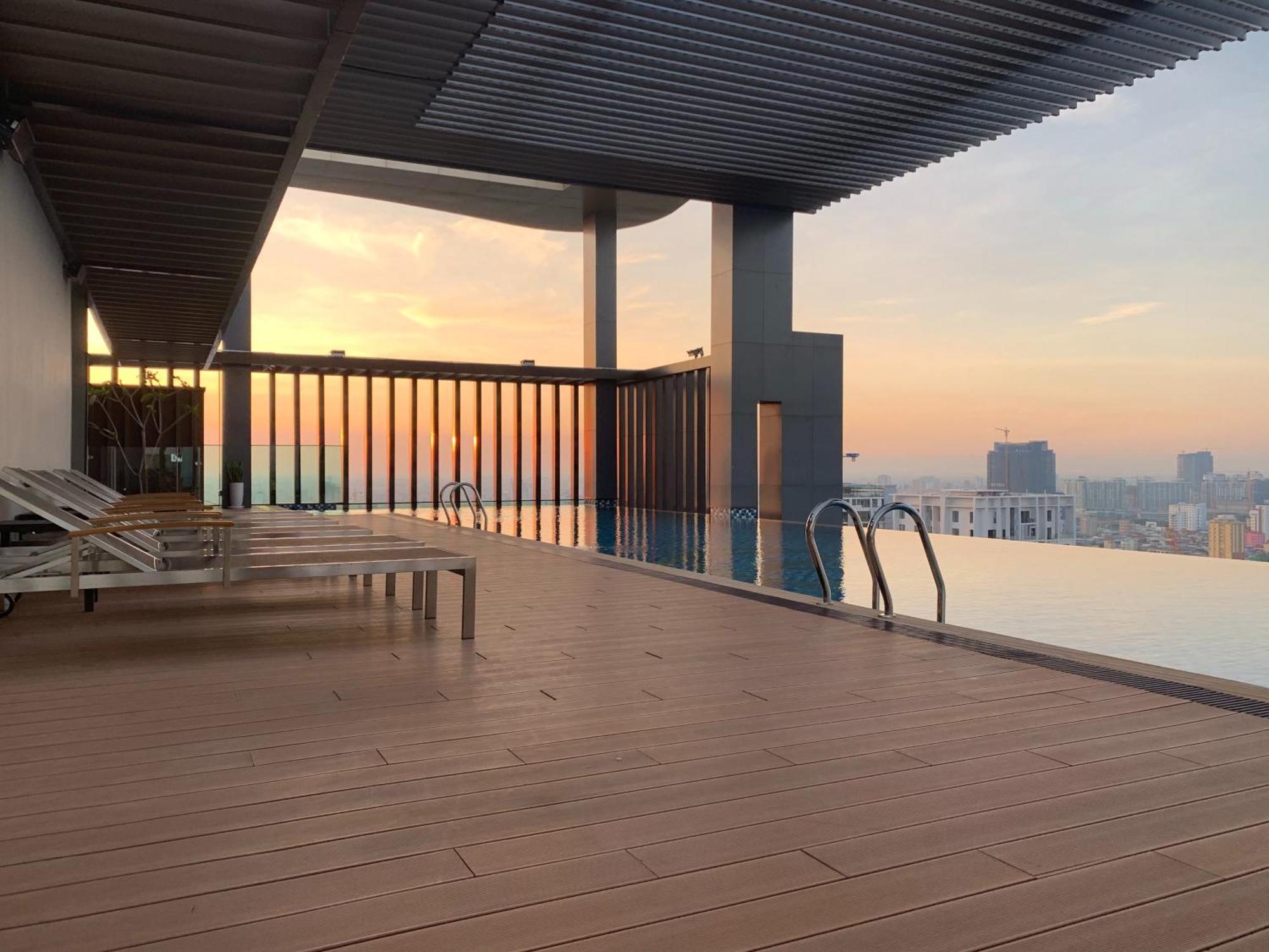 The View Serviced Residence 豪景日式酒店公寓 Phnom Penh Esterno foto
